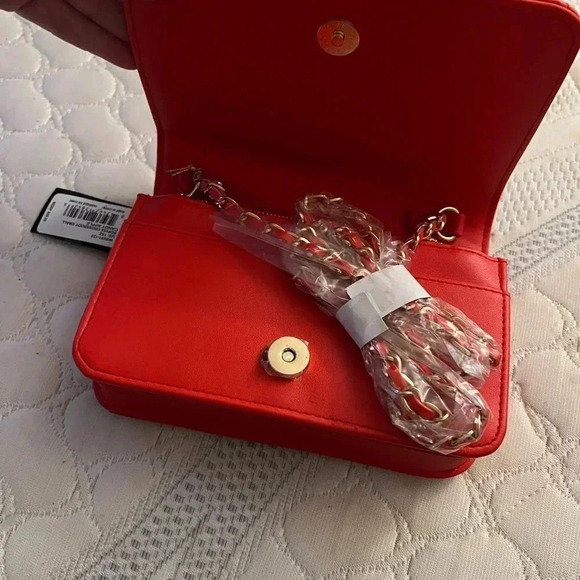 Bebe NWT Red Cross body - Picture 5 of 9